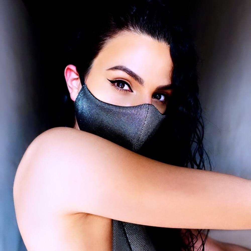 Platinum Face Mask - Picture 3 of 5